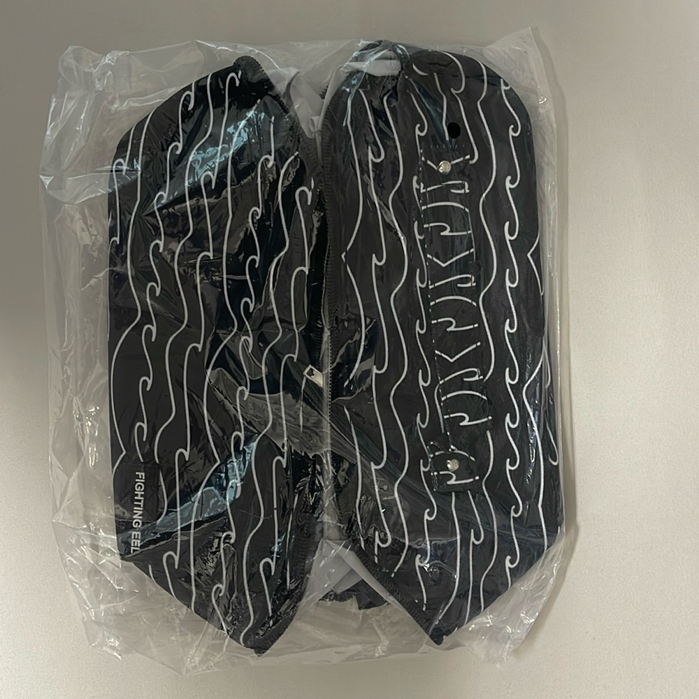 NWT Fighting Eel Make-up Bag $58